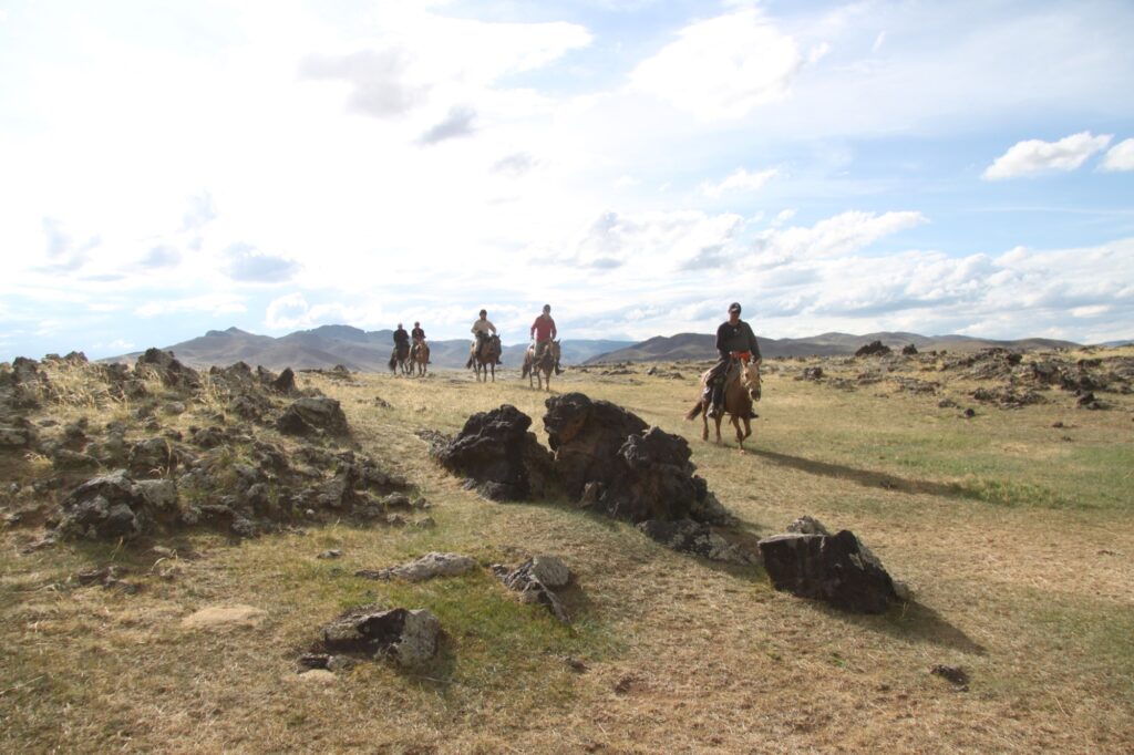 Ver van begane paden in Mongolië - Vakantie te paard / Reisbureau Perlan