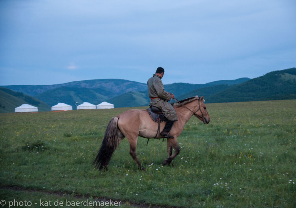 Paardrijvakantie in Mongolië - Vakantie te paard / Reisbureau Perlan