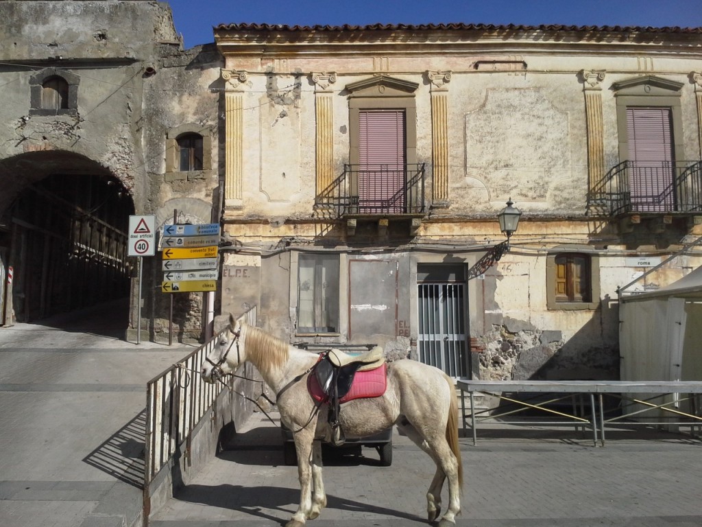 Paardrijden rond de Etna in Sicilië - Vakantie te paard / Reisbureau Perlan