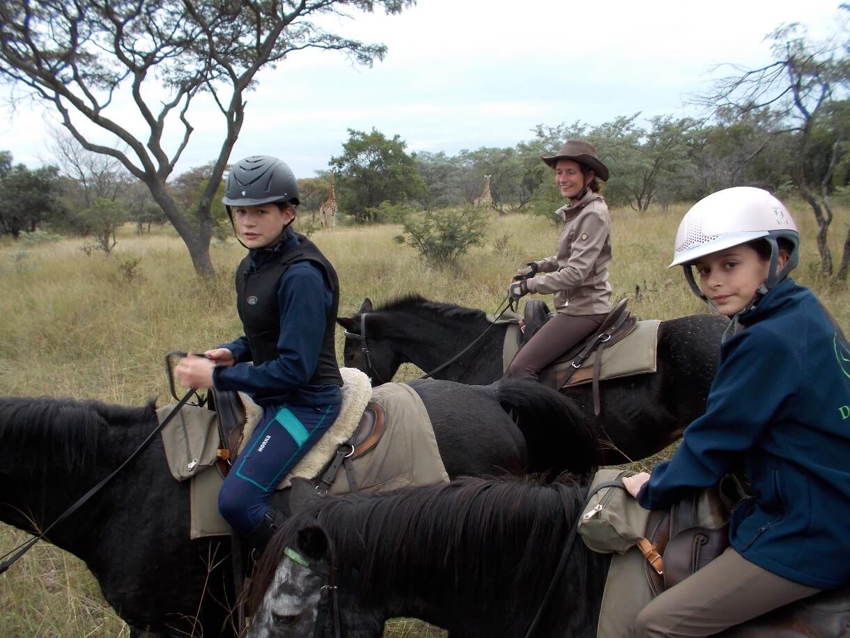 Op safari te paard in Zuid Afrika met kinderen 2022 - Reisverslag en ervaring paardrijvakantie - Vakantie te paard / Reisbureau Perlan